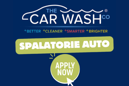 Muncitori la o spălătorie auto într-un mall, curățând mașini cu soluții profesionale, simbolizând angajări la The Car Wash Company.
