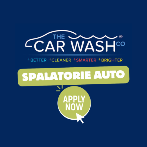 Muncitori la o spălătorie auto într-un mall, curățând mașini cu soluții profesionale, simbolizând angajări la The Car Wash Company.